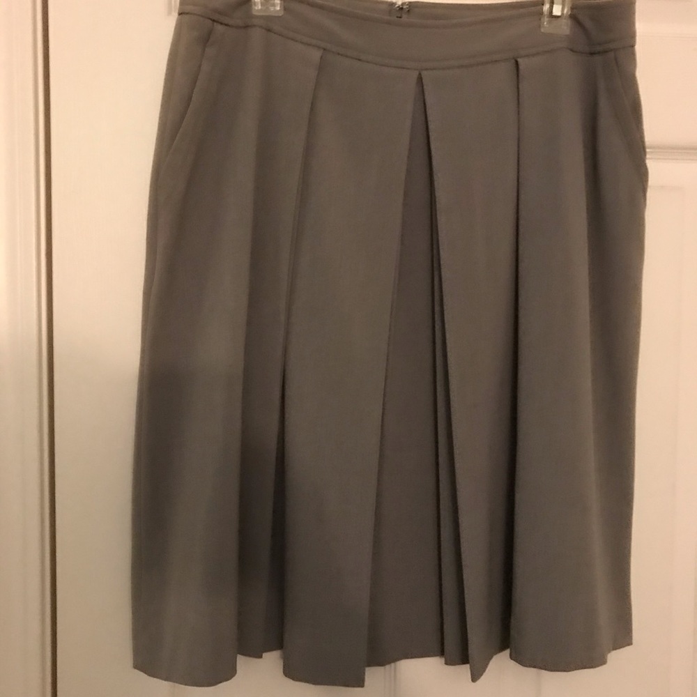 Gray front pleated above knee Skirt